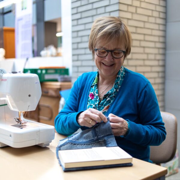https://academie71.nl/wp-content/uploads/2025/06/foto-Lian-van-Loon-repaircafe-600x600.jpeg