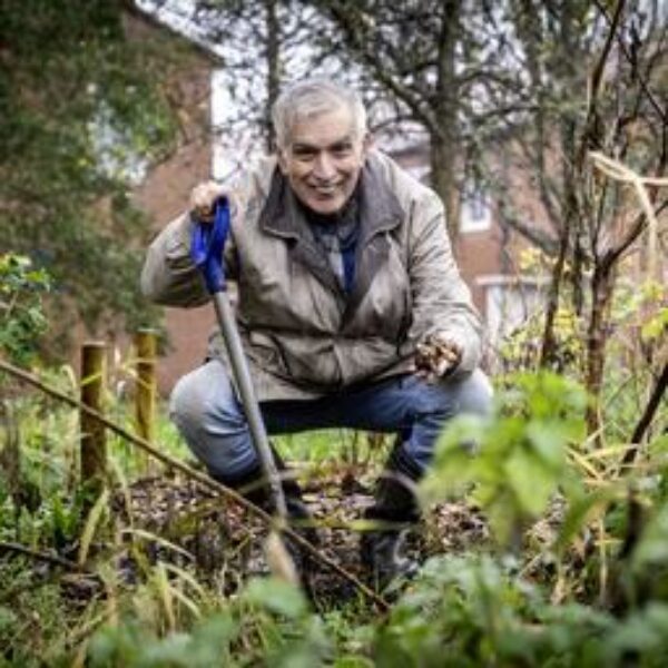 https://academie71.nl/wp-content/uploads/2026/05/Walter-Schrader-Als-de-eigen-omgeving-je-gezondheid-stimuleert-is-het-veel-makkelijker-vol-te-hou-600x600.jpg